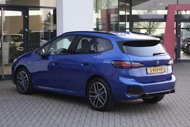 BMW 2-SERIE Active Tourer 230e xDrive 326PK / 240kW, Alarm klasse III, comfort pakket (hifi premium + elektrisch verstelbare bestuurdersstoel), driving assistance professional (adaptieve cruise control (acc), dodehoek sensor, rijbaan assistentie), innovation pack (he