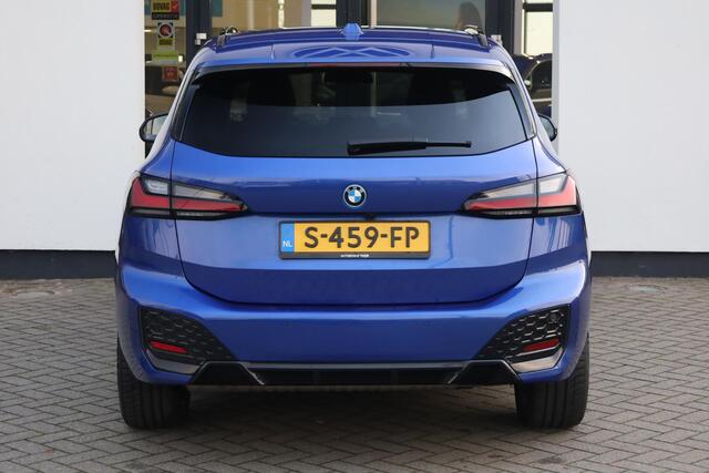 BMW 2-SERIE Active Tourer 230e xDrive 326PK / 240kW, Alarm klasse III, comfort pakket (hifi premium + elektrisch verstelbare bestuurdersstoel), driving assistance professional (adaptieve cruise control (acc), dodehoek sensor, rijbaan assistentie), innovation pack (he