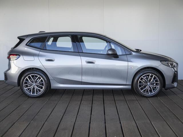 BMW 2-SERIE Active Tourer 225e xDrive | M Sport Pakket | Innovation Pack | 18" | Head-Up Display | Verwarmd Stuurwiel | Trekhaak
