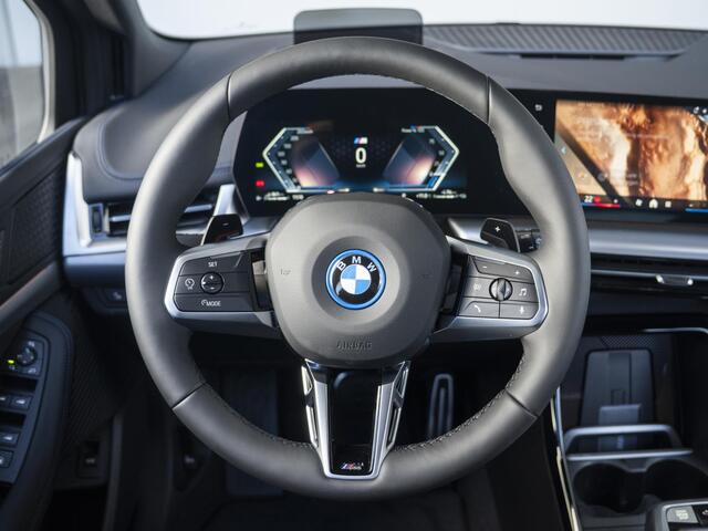 BMW 2-SERIE Active Tourer 225e xDrive | M Sport Pakket | Innovation Pack | 18" | Head-Up Display | Verwarmd Stuurwiel | Trekhaak