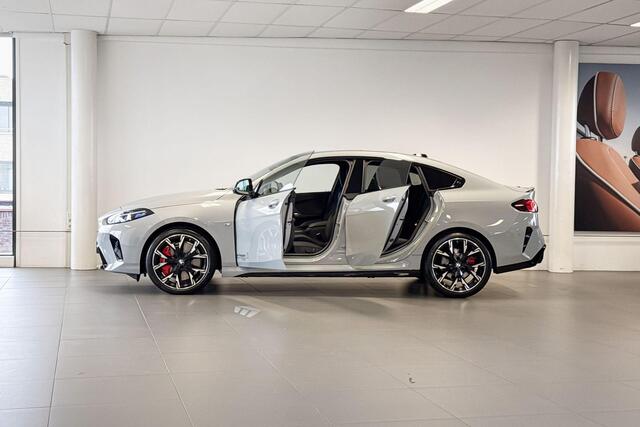 BMW 2-SERIE Gran Coupé 220 M Sport Design Edition | M Sport | Stoelverwarming | Glazen Panoramadak | Trekhaak |