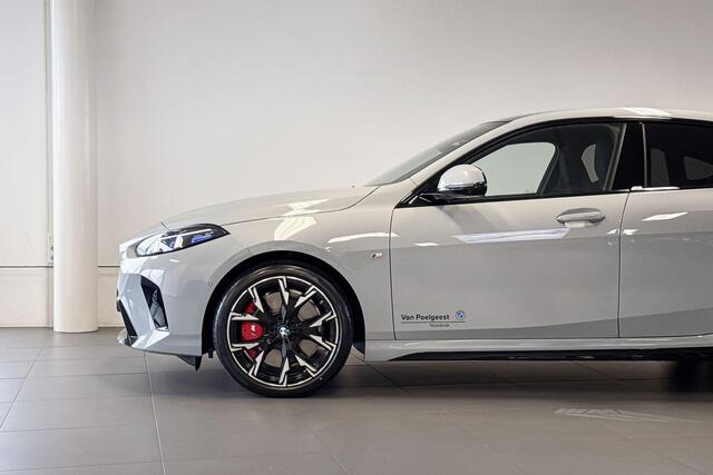 BMW 2-SERIE Gran Coupé 220 M Sport Design Edition | M Sport | Stoelverwarming | Glazen Panoramadak | Trekhaak |