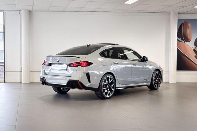 BMW 2-SERIE Gran Coupé 220 M Sport Design Edition | M Sport | Stoelverwarming | Glazen Panoramadak | Trekhaak |