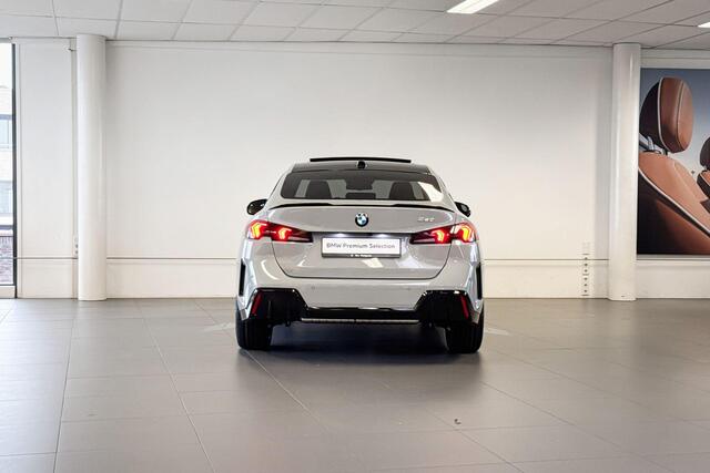 BMW 2-SERIE Gran Coupé 220 M Sport Design Edition | M Sport | Stoelverwarming | Glazen Panoramadak | Trekhaak |