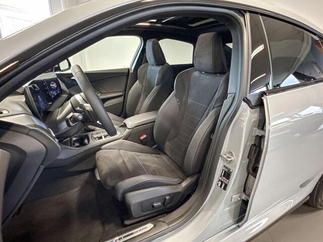 BMW 2-SERIE Gran Coupé 220 M Sport Design Edition | M Sport | Stoelverwarming | Glazen Panoramadak | Trekhaak |