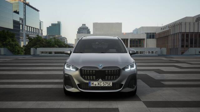 BMW 2-SERIE Active Tourer 225e xDrive High Executive M Sport Automaat / Trekhaak / Sportstoelen / Adaptieve LED / M Adaptief onderstel / Comfort Access / Parking Assistant Plus / Head-Up
