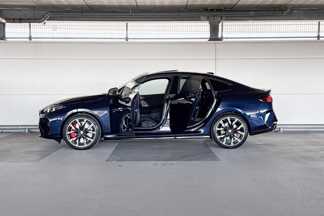 BMW 2-SERIE Gran Coupé 220 | M Sportpakket Pro | Glazen panoramadak