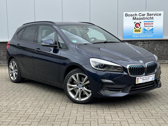 BMW 2-SERIE Active Tourer | 225xe iPerformance | Pano | Harman K | Head-up | High Executive | 18" | Sportline | Interesse, Proefrit? Bel of app met: 06-24 28 28 42
