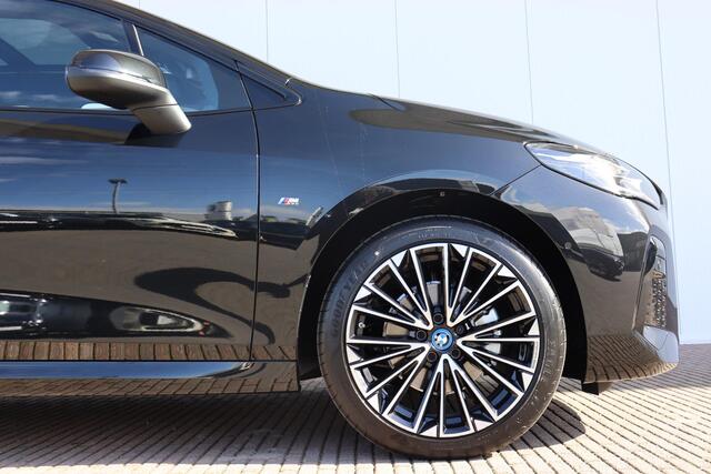 BMW 2-SERIE Active Tourer 225e xDrive M Sportpakket/ Premium Pack/ Stuurverwarming/ Comfort Acces/ Elektrische Trekhaak/ Panoramadak/ Harman-Kardon