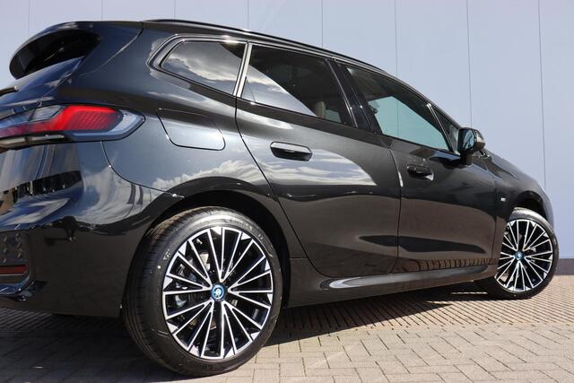 BMW 2-SERIE Active Tourer 225e xDrive M Sportpakket/ Premium Pack/ Stuurverwarming/ Comfort Acces/ Elektrische Trekhaak/ Panoramadak/ Harman-Kardon