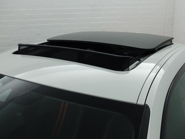 BMW 2-SERIE Gran Coupé 218i M Executive Edition Aut- Panoramadak, Stuur/Stoelverwarming, Sfeerverlichting, Carplay, Sport Interieur