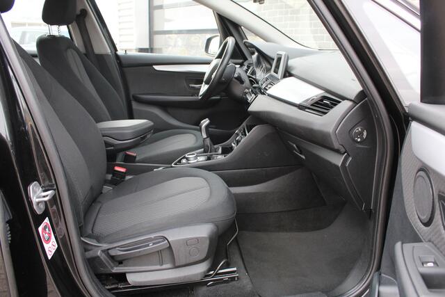 BMW 2-SERIE Active Tourer 216i Centennial High Executive / Navigatie / Led / Trekhaak / N.A.P.