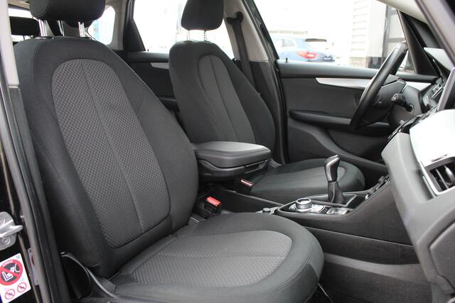 BMW 2-SERIE Active Tourer 216i Centennial High Executive / Navigatie / Led / Trekhaak / N.A.P.