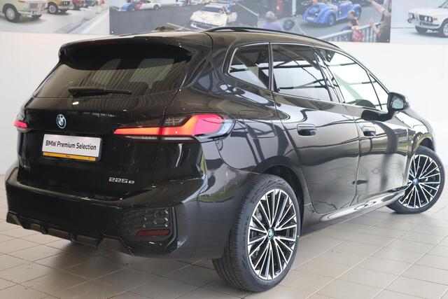 BMW 2-SERIE Active Tourer 225e xDrive M Sportpakket | Premium Pack | Stoelen pakket | Elektr. Trekhaak