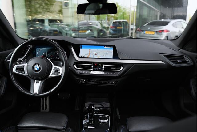 BMW 2-SERIE Gran Coupé 220i High Executive M Sport Automaat / Panoramadak / Adaptieve LED / Head-Up / Sportstoelen / Stuurverwarming / Live Cockpit Professional