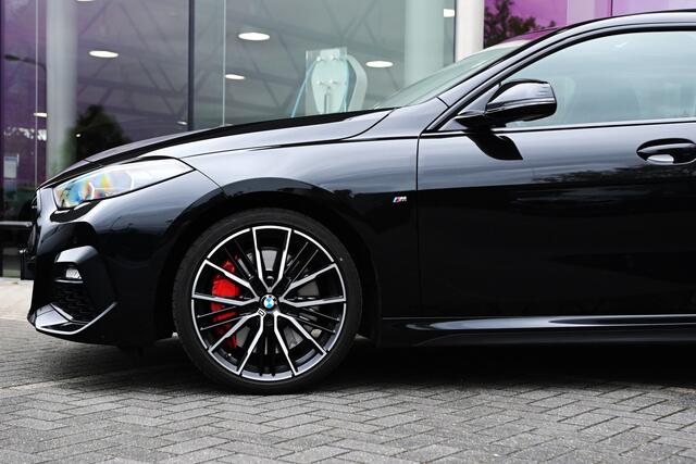 BMW 2-SERIE Gran Coupé 220i High Executive M Sport Automaat / Panoramadak / Adaptieve LED / Head-Up / Sportstoelen / Stuurverwarming / Live Cockpit Professional