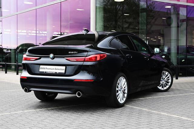 BMW 2-SERIE Gran Coupé 220i Executive Automaat / Adaptieve LED / Live Cockpit Professional / Cruise Control / Extra getint glas achter