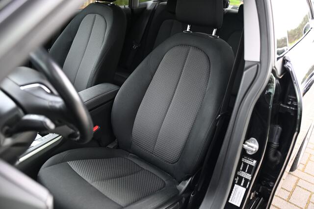 BMW 2-SERIE Gran Coupé 220i Executive Automaat / Adaptieve LED / Live Cockpit Professional / Cruise Control / Extra getint glas achter