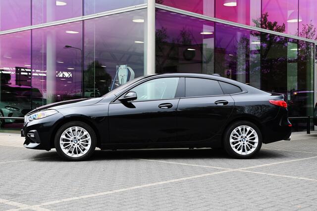 BMW 2-SERIE Gran Coupé 220i Executive Automaat / Adaptieve LED / Live Cockpit Professional / Cruise Control / Extra getint glas achter