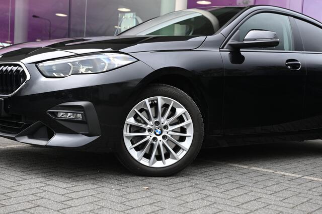 BMW 2-SERIE Gran Coupé 220i Executive Automaat / Adaptieve LED / Live Cockpit Professional / Cruise Control / Extra getint glas achter