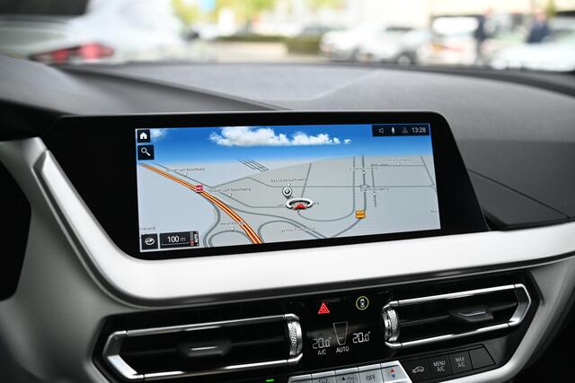 BMW 2-SERIE Gran Coupé 220i Executive Automaat / Adaptieve LED / Live Cockpit Professional / Cruise Control / Extra getint glas achter