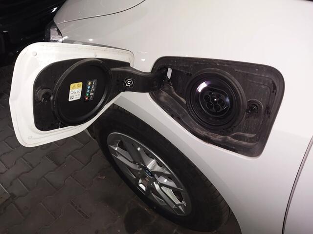 BMW 2-SERIE Active Tourer 225e xDrive | Driving Assistant Professional | Stoelverwarming |