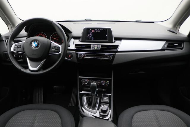 BMW 2-SERIE Active Tourer 218i Essential Automaat Cruise, Stoelverwarming, LED, Climate, PDC