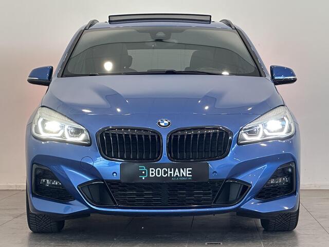 BMW 2-SERIE Active Tourer 218i High Executive | M Sport | Panoramadak | Trekhaak afneembaar | Parkeersensoren voor, achter en achteruitrijcamera