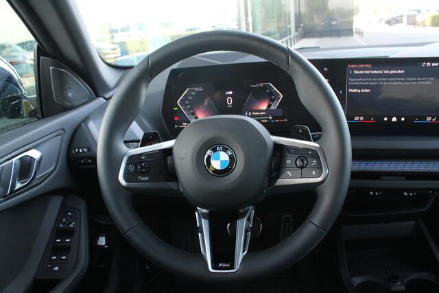 BMW 2-SERIE Gran Coupé 220 High Executive M Sport Automaat / Panoramadak / Sportstoelen / Adaptieve LED / M Adaptief onderstel / Comfort Access / Parking Assistant Plus