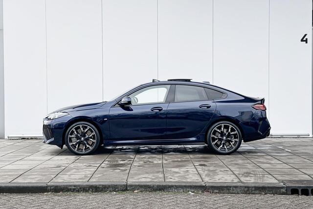 BMW 2-SERIE Gran Coupé 220 M-Sport / 19 inch / Driving Assistant / Camera / Harman Kardon Audio