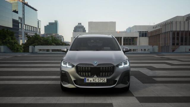 BMW 2-SERIE Active Tourer 225e xDrive High Executive M Sport Automaat / Panoramadak / Trekhaak / Sportstoelen / M Adaptief onderstel / Head-Up / Adaptieve LED / Parking Assistant Plus