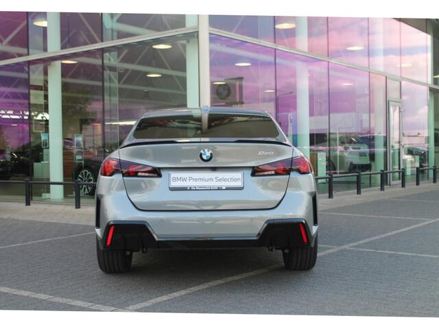 BMW 2-SERIE Gran Coupé 220 M Sport Automaat / Sportstoelen / Achteruitrijcamera / Comfort Access / M Adaptief onderstel / Adaptieve LED / Parking Assistant