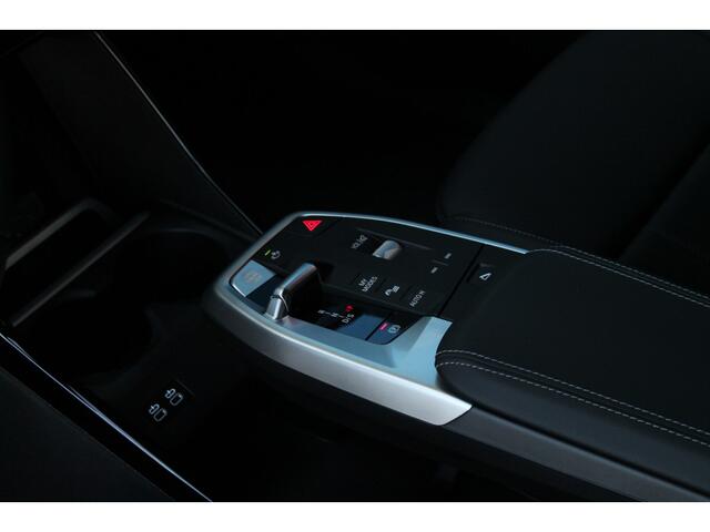 BMW 2-SERIE Active Tourer 225e xDrive High Executive M Sport Automaat / Panoramadak / Trekhaak / Sportstoelen / Adaptieve LED / M Adaptief onderstel / Head-Up / Parking Assistant Plus