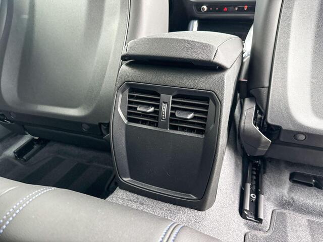 BMW 2-SERIE Coupé 218i | M Sport | Parking Assistant | Getinte Ruiten