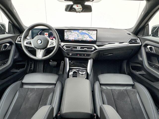 BMW 2-SERIE Coupé 218i | M Sport | Parking Assistant | Getinte Ruiten
