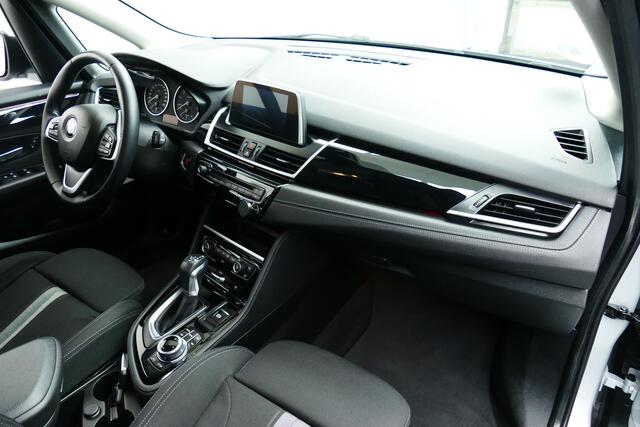 BMW 2-SERIE Active Tourer 218i High Executive. Elek A Klep, Navi, Clima, Led Koplampen, Afn Haak 1300kg