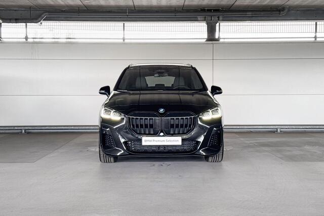 BMW 2-SERIE Active Tourer 225e xDrive | Stuurwielrand verwarmd | Glazen panoramadak