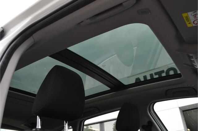 BMW 2-SERIE Active Tourer 225xe Panoramadak | Comfort access | Led koplampen | Stoelverwarming |