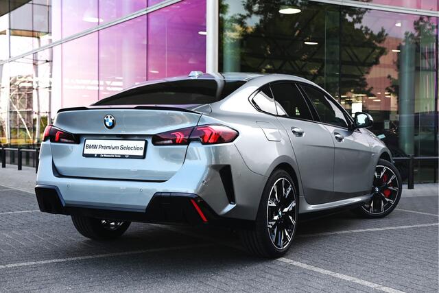 BMW 2-SERIE Gran Coupé 220 M Sport Automaat / Sportstoelen / Sportstoelen / Adaptieve LED / M Adaptief onderstel / Comfort Access / Parking Assistant