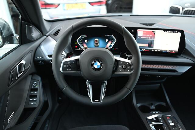 BMW 2-SERIE Gran Coupé 220 M Sport Automaat / Sportstoelen / Sportstoelen / Adaptieve LED / M Adaptief onderstel / Comfort Access / Parking Assistant