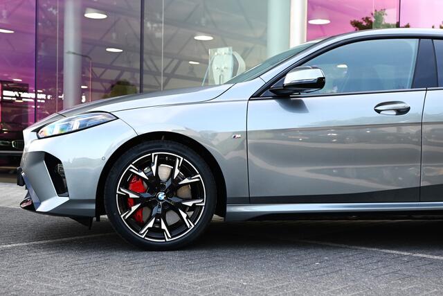 BMW 2-SERIE Gran Coupé 220 M Sport Automaat / Sportstoelen / Sportstoelen / Adaptieve LED / M Adaptief onderstel / Comfort Access / Parking Assistant