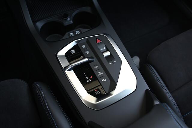 BMW 2-SERIE Gran Coupé 220 M Sport Automaat / Sportstoelen / Sportstoelen / Adaptieve LED / M Adaptief onderstel / Comfort Access / Parking Assistant