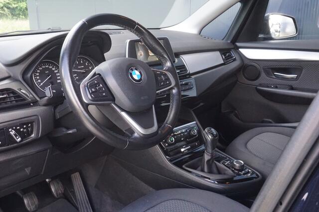 BMW 2-SERIE Active Tourer 216i | Origineel NL | PDC | Airco | Cruise Control |