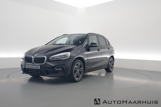 BMW 2-SERIE Active Tourer 220i 192pk | Navi | Afn. Trekhaak | Camera | Keyless | LED | Stoelverw. | 17''