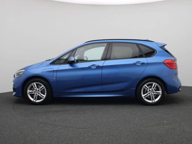 BMW 2-SERIE Active Tourer 225xe iPerformance High Executive 225PK Aut. M Sport, Adaptieve Cruise Controle, Achteruitrijcamera, Elektr. Achterklep, Volleder, Head-Up Display, Achteruitrijcamera, Stoel-Stuurverwarming, 17" LM Velgen