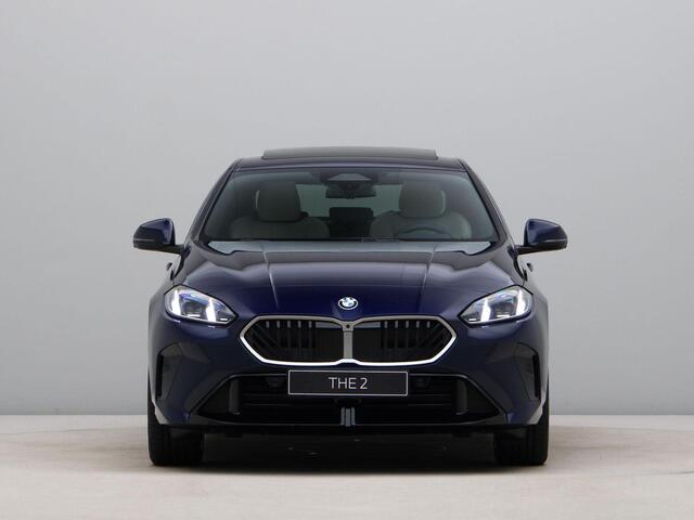 BMW 2-SERIE 220 Gran Coupé | Glazendak | 19inch | Elektrisch verstelbare stoelen | Panoramadak | Trekhaak