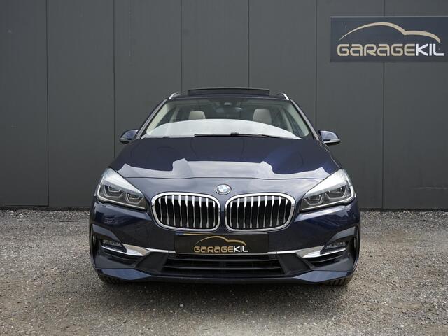 BMW 2-SERIE Active Tourer 218i High Executive Orig.NL / Lederen bekleding / Camera / Pano dak / Navi Prof / Head-Up
