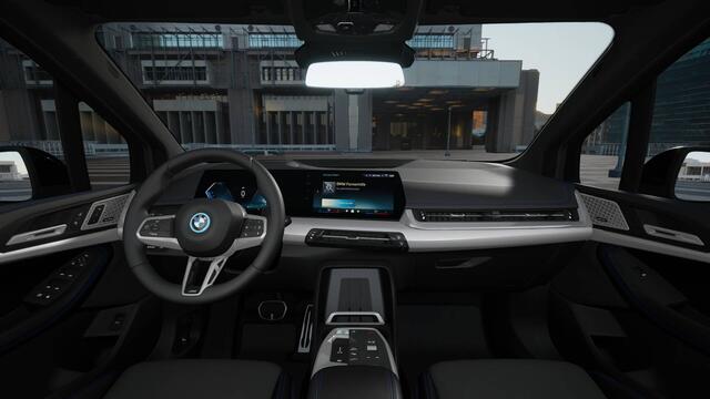 BMW 2-SERIE Active Tourer 225e xDrive High Executive M Sport Automaat / Panoramadak / Trekhaak / Sportstoelen / Adaptieve LED / M Adaptief onderstel / Parking Assistant Plus / Head-Up / Comfort Access