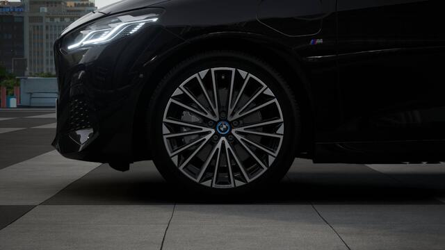 BMW 2-SERIE Active Tourer 225e xDrive High Executive M Sport Automaat / Panoramadak / Trekhaak / Sportstoelen / Adaptieve LED / M Adaptief onderstel / Parking Assistant Plus / Head-Up / Comfort Access