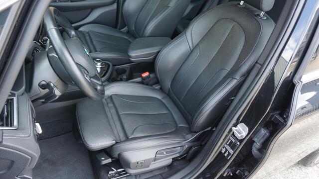 BMW 2-SERIE Active Tourer 220i 190pk Sportline High Executive Pano.Dak Leder LED Head-up 18inch LM Trekhaak A-Camera *NL auto* 70453km!